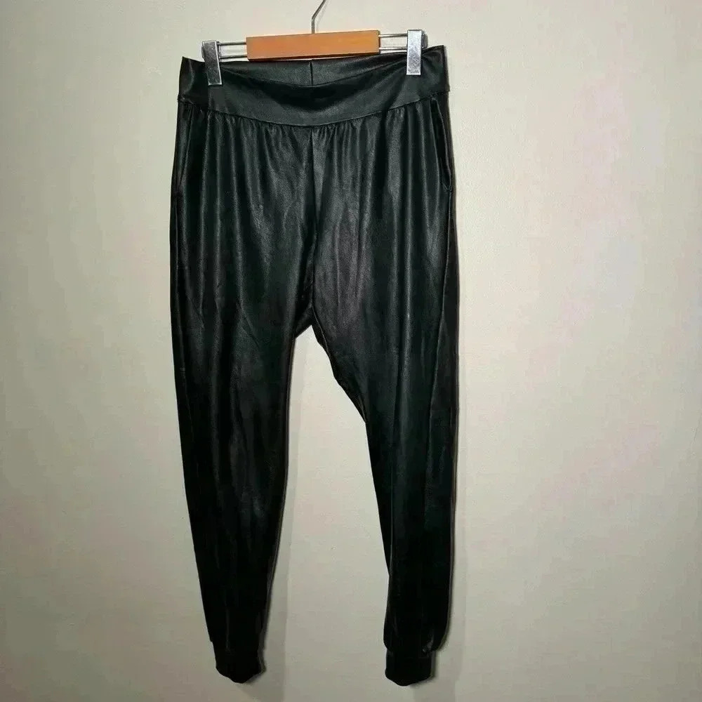 Commando faux leather jogger in black S - Picture 6 of 11